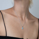 Fio com pendente quadrado em prata de lei 925 com zircónia azul