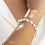 Pulseira delicada banhada a ouro com pérola