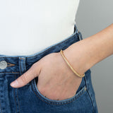 Pulseira delicada banhada a ouro