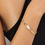 Pulseira de pérolas banhada a ouro