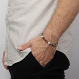 Pulseira masculina em aço inoxidável com contas de polímero coloridas