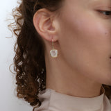 Pendentes banhados a ouro com quartzo branco