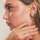 Ear cuff flor banhado a ouro com zircónias