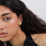 Brincos de placa coração banhados a ouro