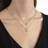 Colar duplo banhado a ouro com pendentes de cristal verde