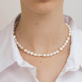 Colar choker banhado a ouro com pérolas