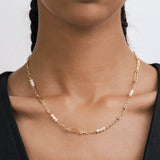 Colar banhado a ouro com pérolas
