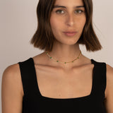 Colar choker banhado a ouro com zircónias transparentes e verdes