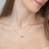 Fio com pendente banhado a ouro com cristal verde