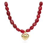 Colar de pedras banhado a ouro com quartzo vermelho e pendente coração