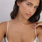 Colar com charms banhado a ouro rosa com zircónia transparente