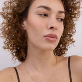Fio de corrente banhada a ouro com chapas entrelaçadas