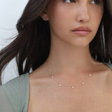 Colar com charms banhado a ouro com zircónias