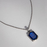 Fio com pendente azul em prata 925 com vidro cristal