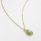 Fio com pendente banhado a ouro com quartzo verde