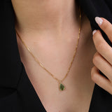 Fio com pendente banhado a ouro com vidro cristal verde