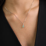 Fio com pendente em prata 925 com vidro cristal verde