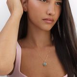 Colar banhado a ouro com pendente de amazonita verde