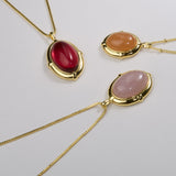 Colar com pendente vintage banhado a ouro com quartzo rosa