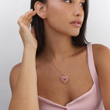 Colar com pendente coração banhado a ouro com jadeíte rosa e cristal vermelho