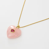 Colar com pendente coração banhado a ouro com jadeíte rosa e cristal vermelho