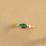 Anel Delicado banhado a ouro com zircónia verde