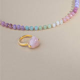 Anel banhado a ouro com quartzo rosa
