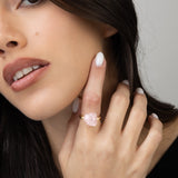 Anel banhado a ouro com quartzo rosa