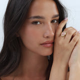 Anel banhado a ouro com quartzo rosa